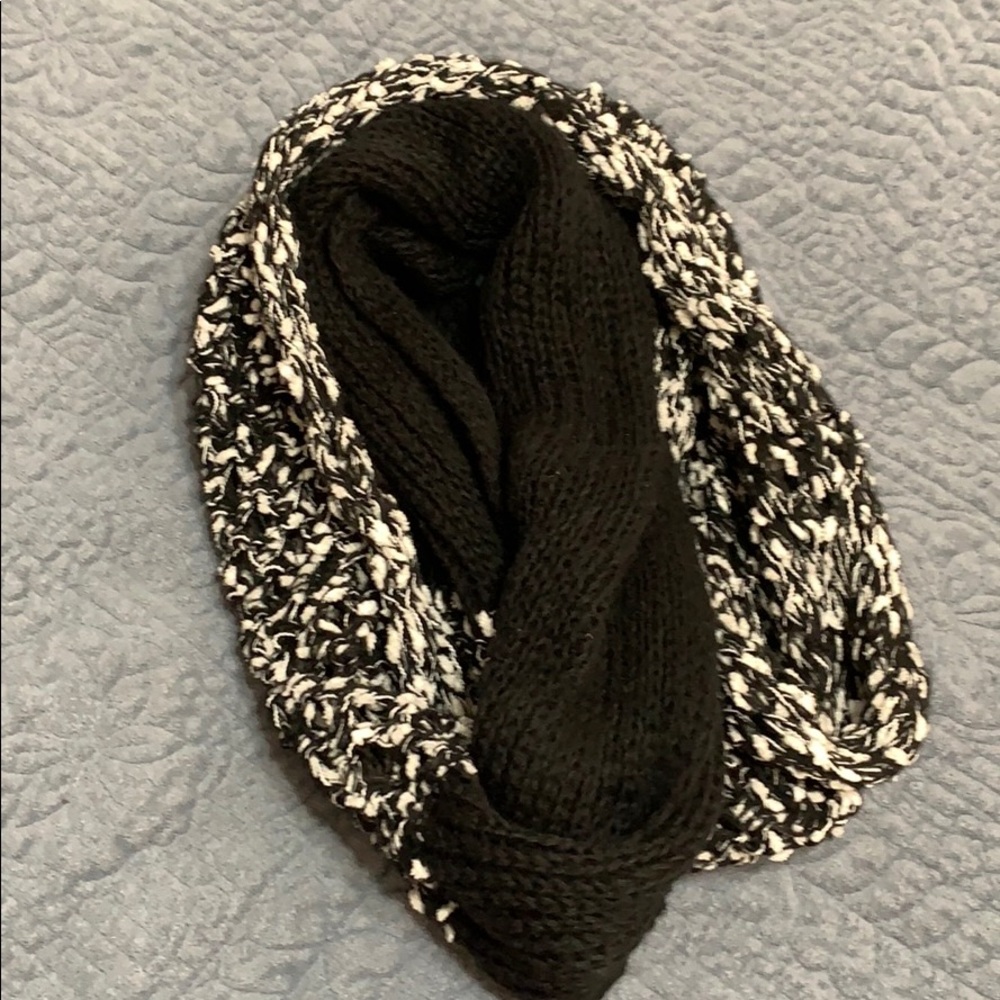 Collection Eighteen infinity style scarf